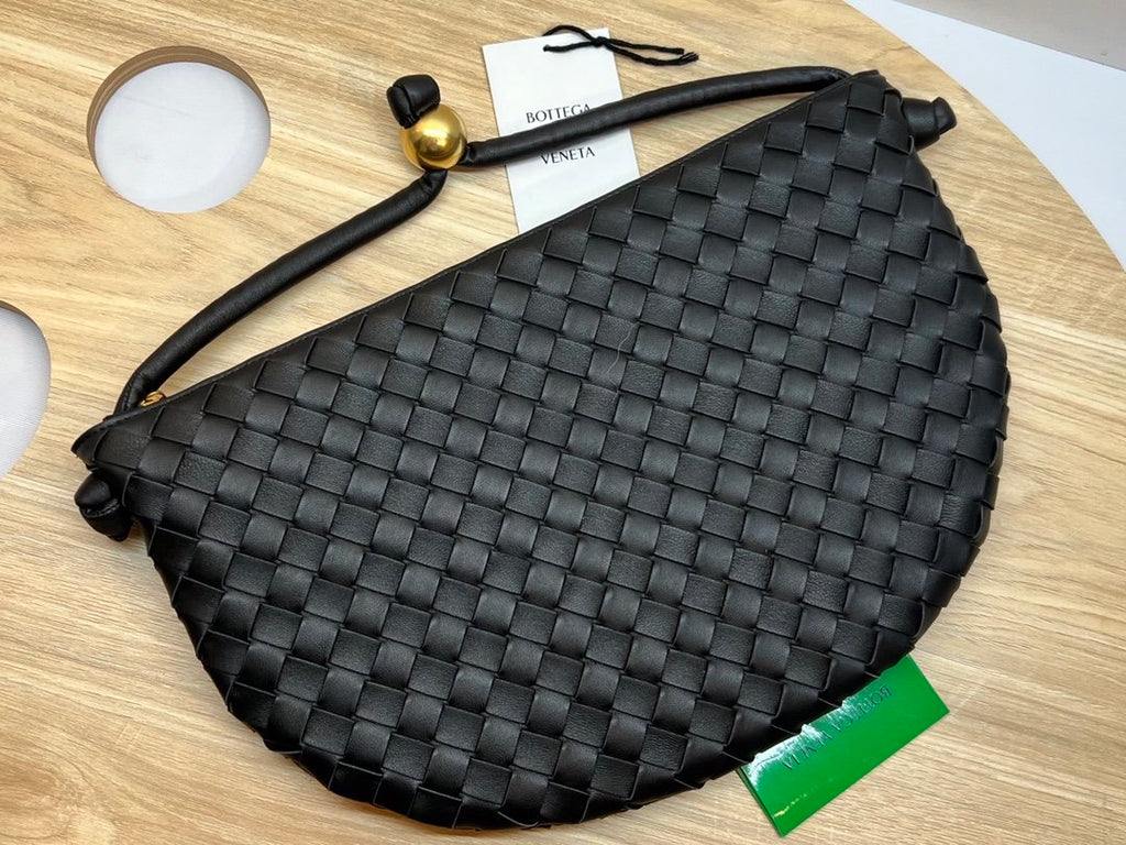 Black BV Medium Turn Pouch