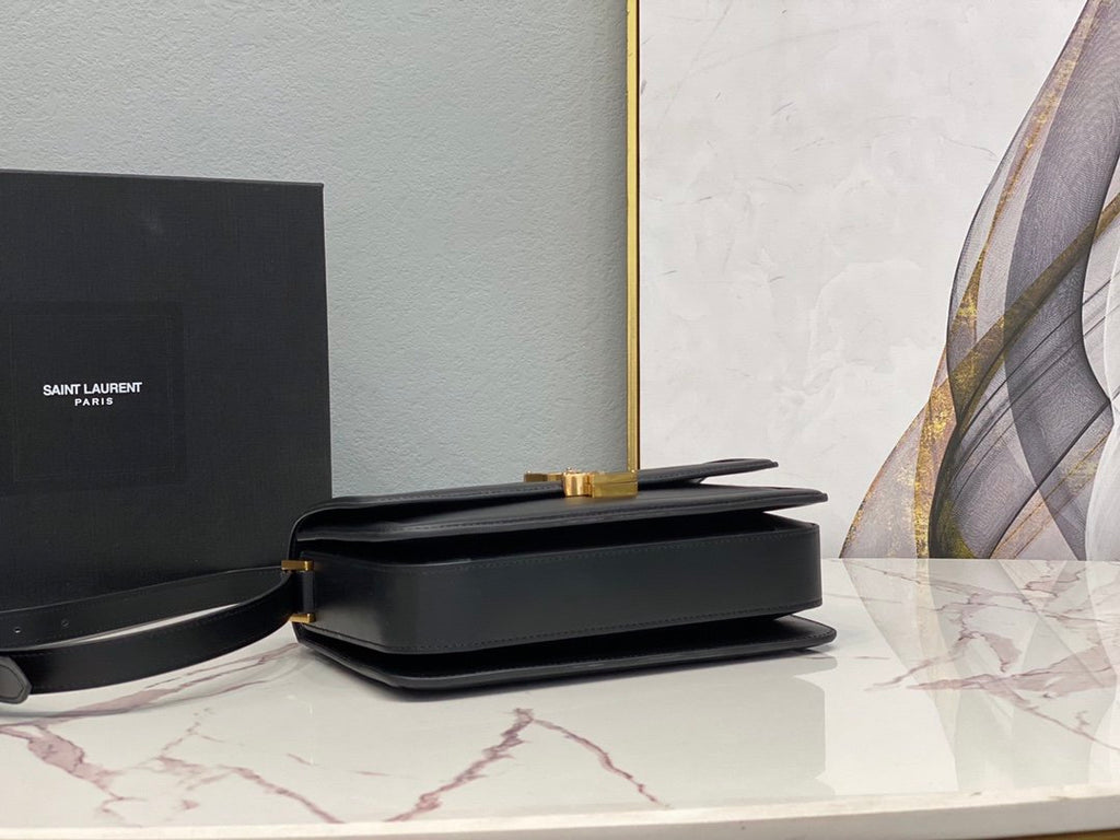 Black SS medium shoulder bag