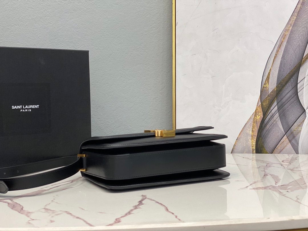 Black SS medium shoulder bag