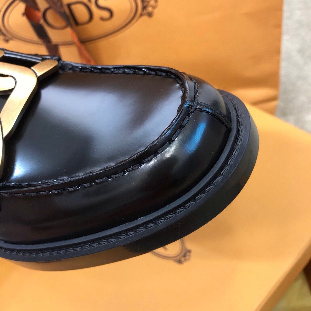 Black T loafers in leather