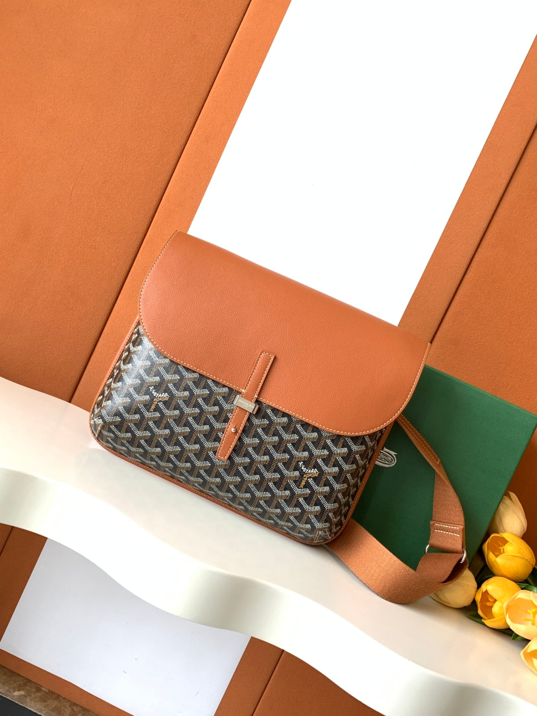 Black & Tan Coursier Messenger Bag