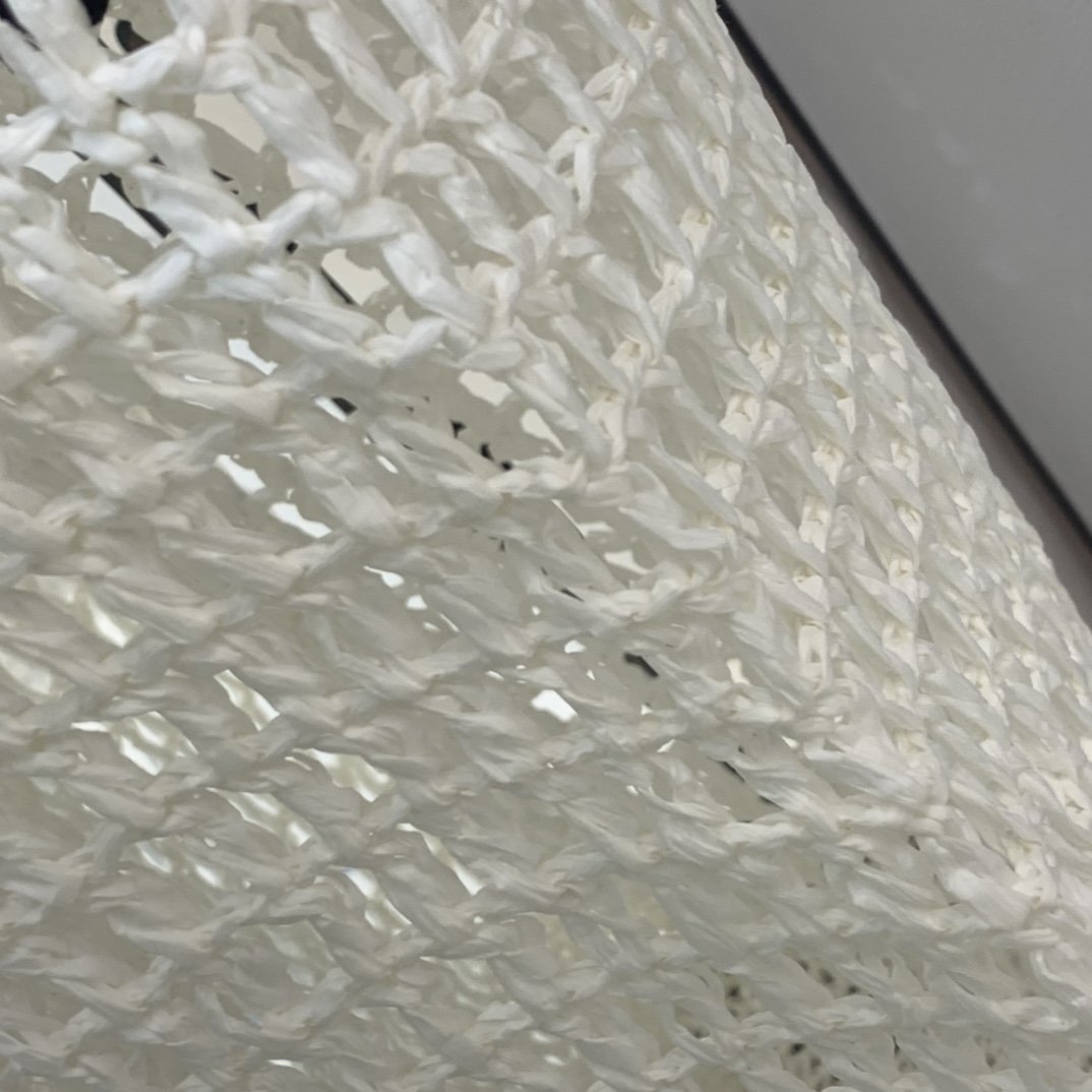 White large raffia tote bag