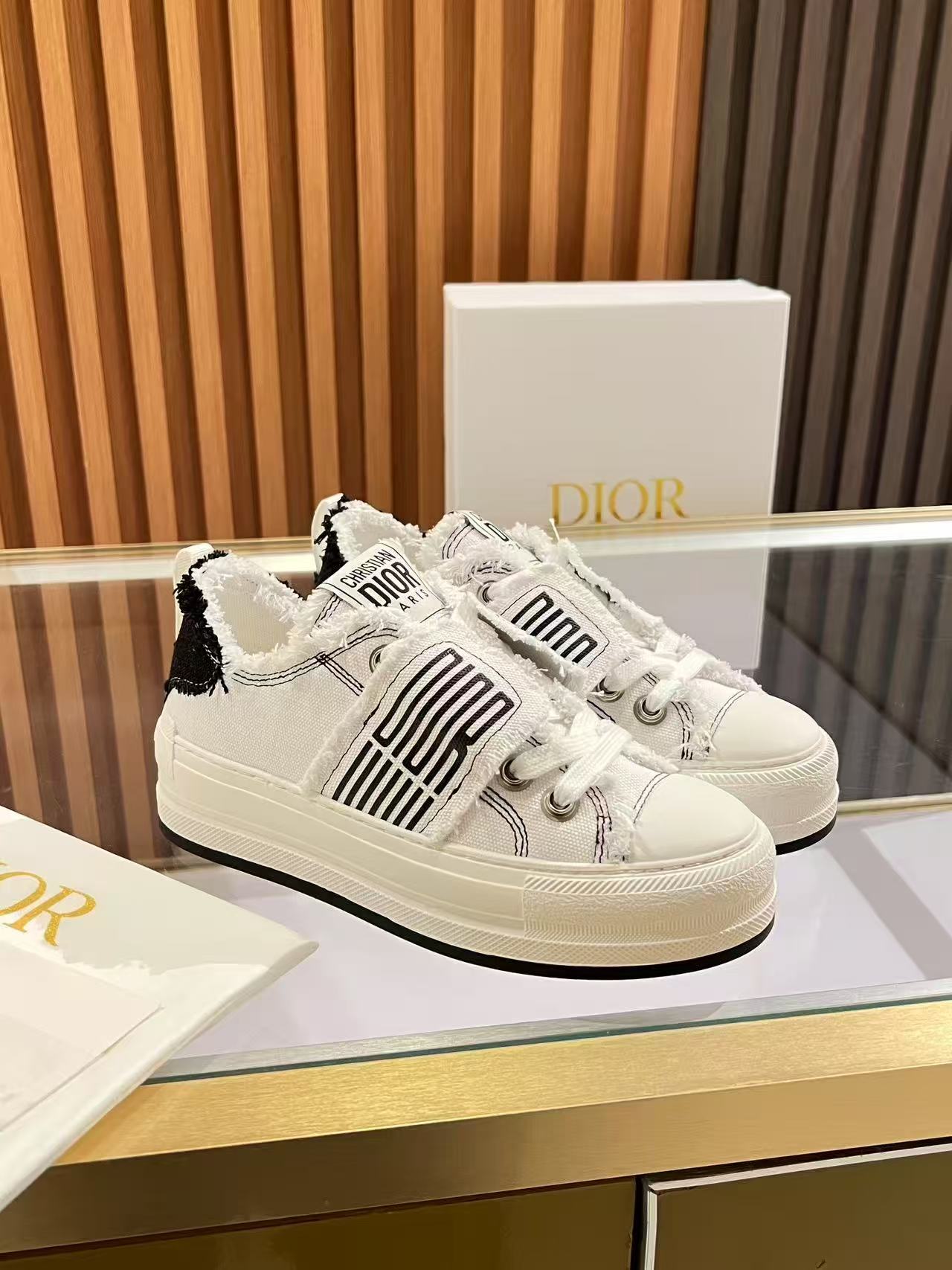 White & Black Walk'n Platform Sneaker