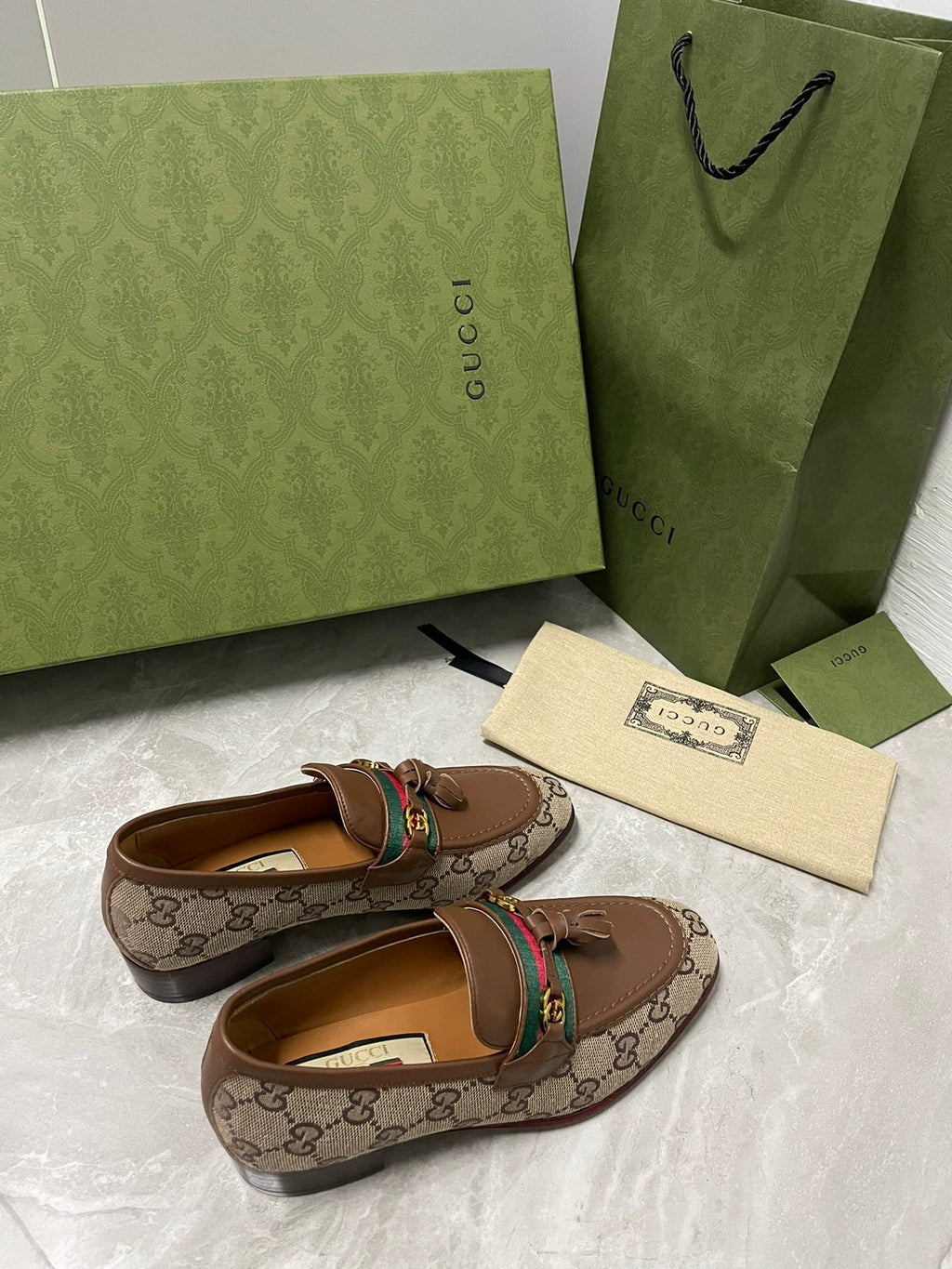 Beige loafer with tassel