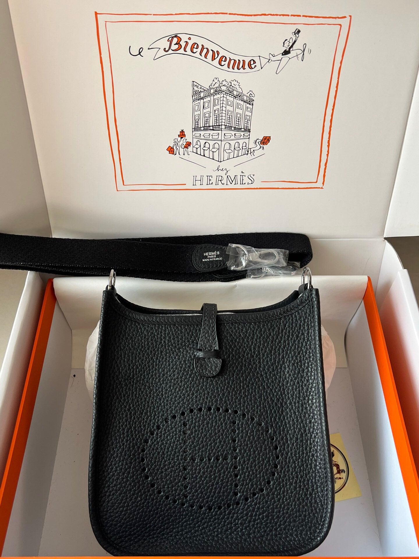 Black HE 17 shoulder bag