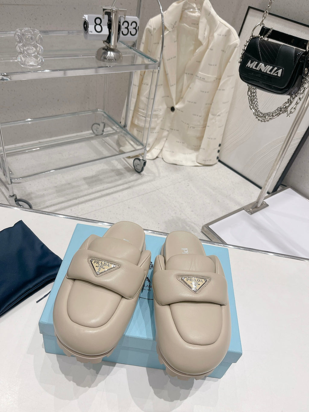 Desert beige P soft padded leather sabots