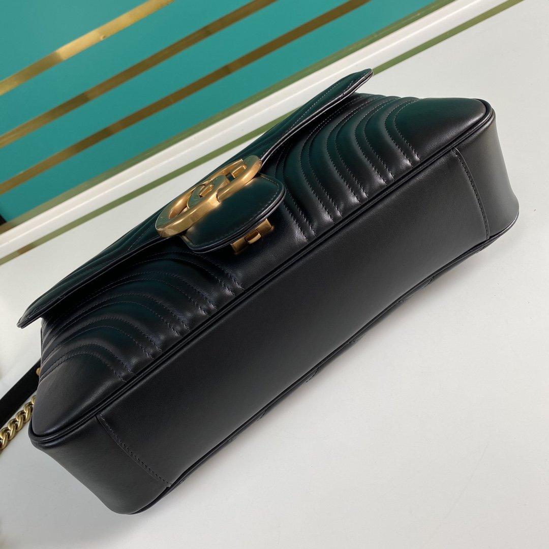 Black GM medium shoulder bag