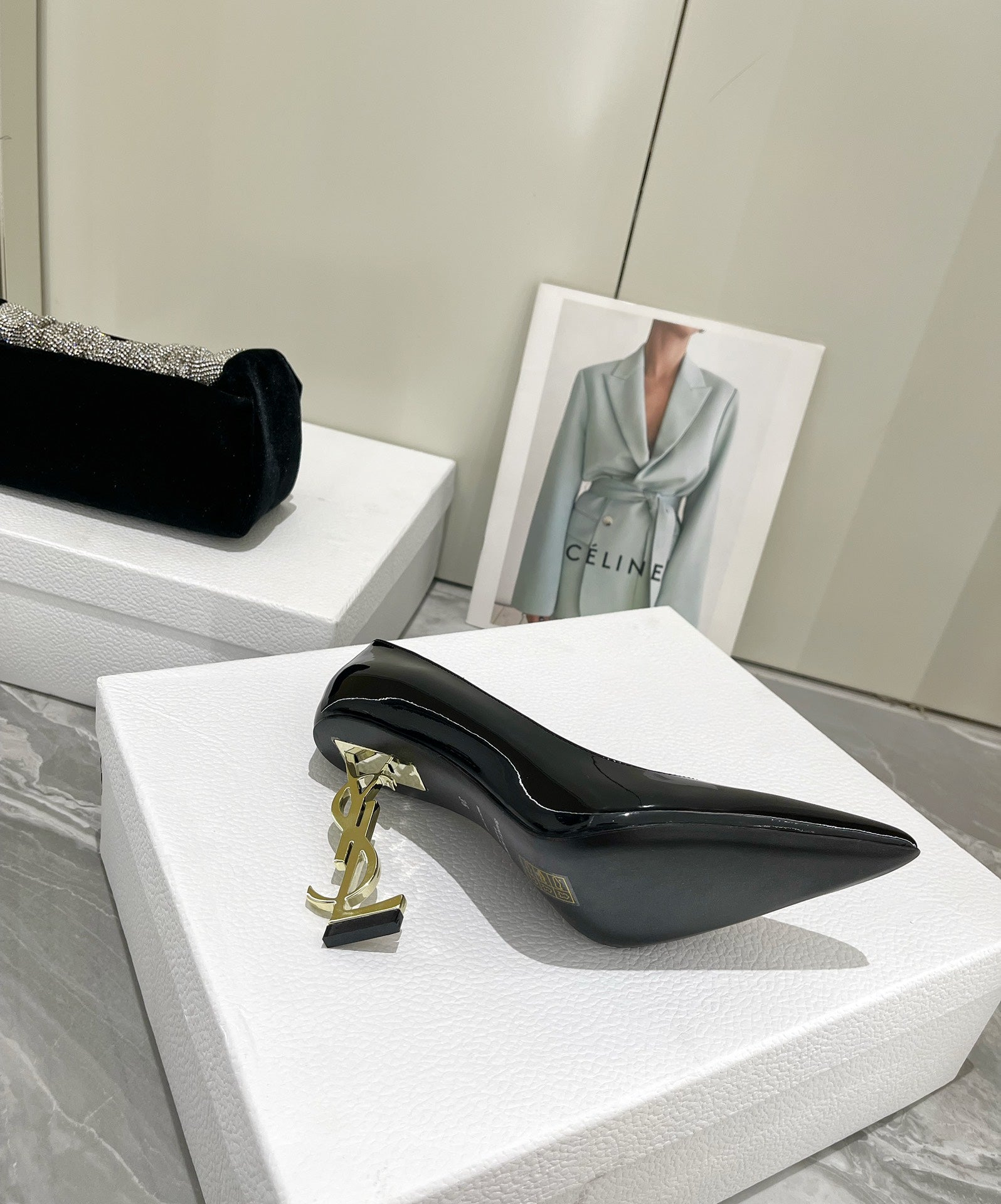 Black YO pump with gold heel