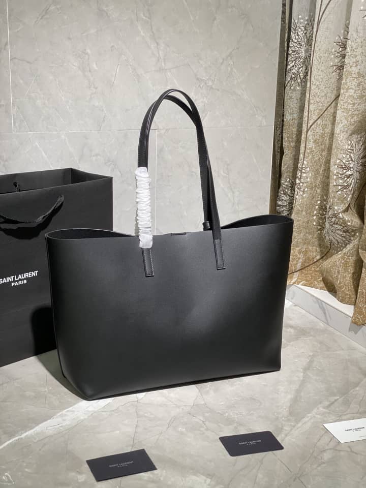 Black E/W shopping bag