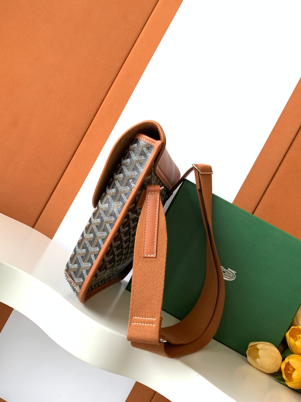 Black & Tan Coursier Messenger Bag