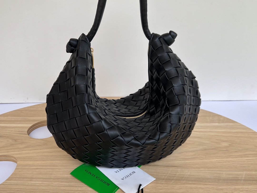 Black BV Medium Turn Pouch