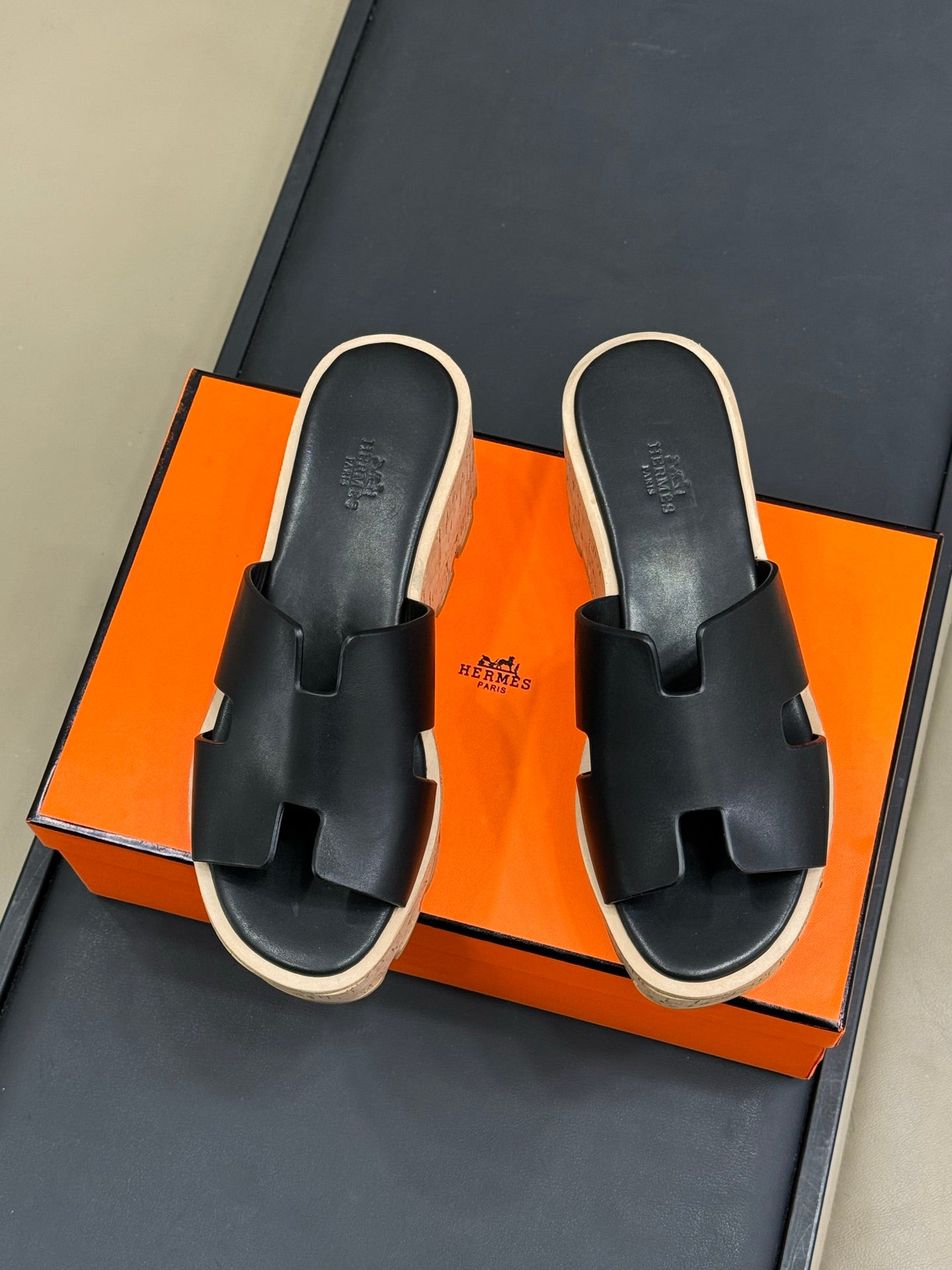 Black Eze 30 Sandal