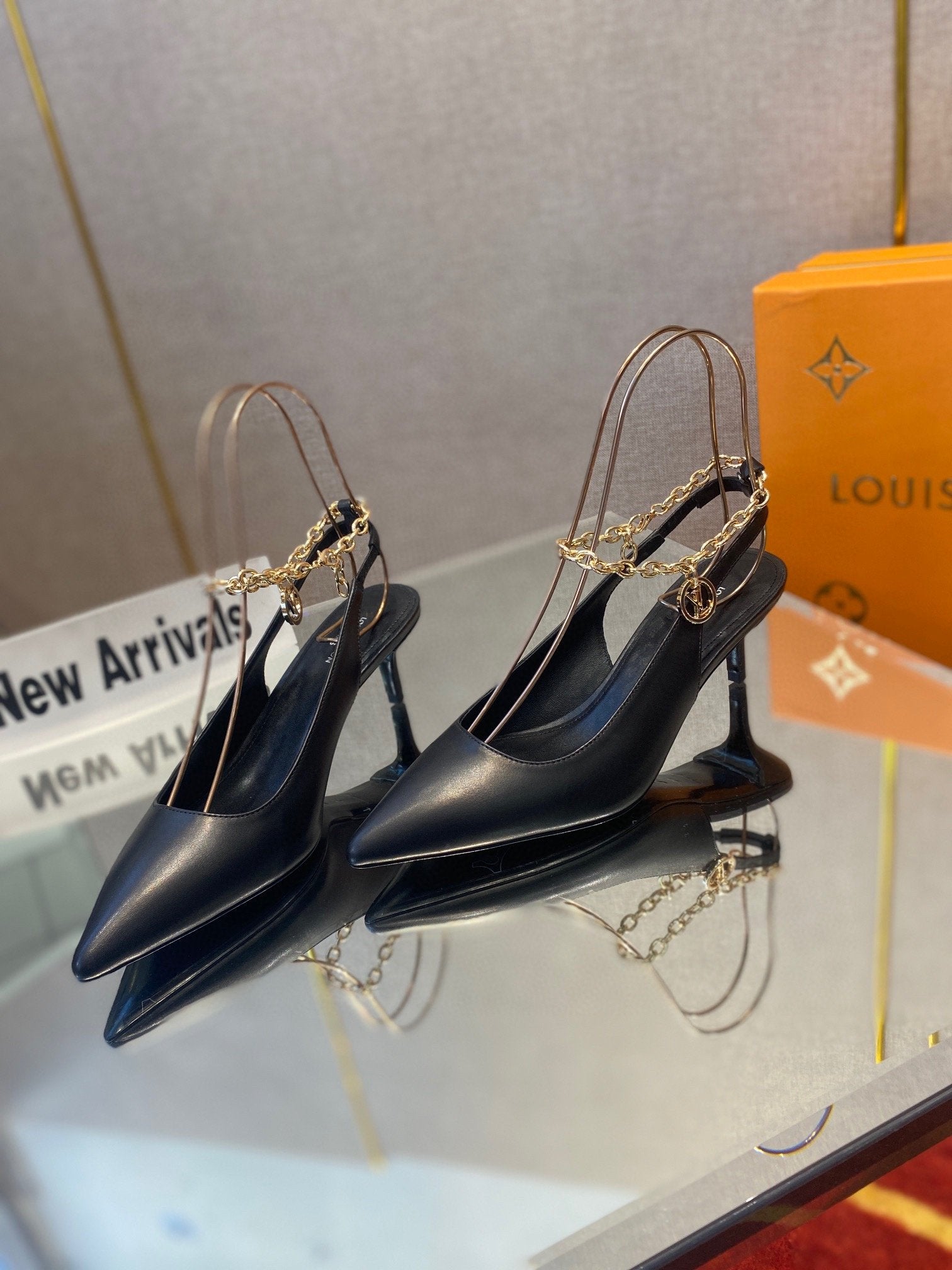 Black MS pump