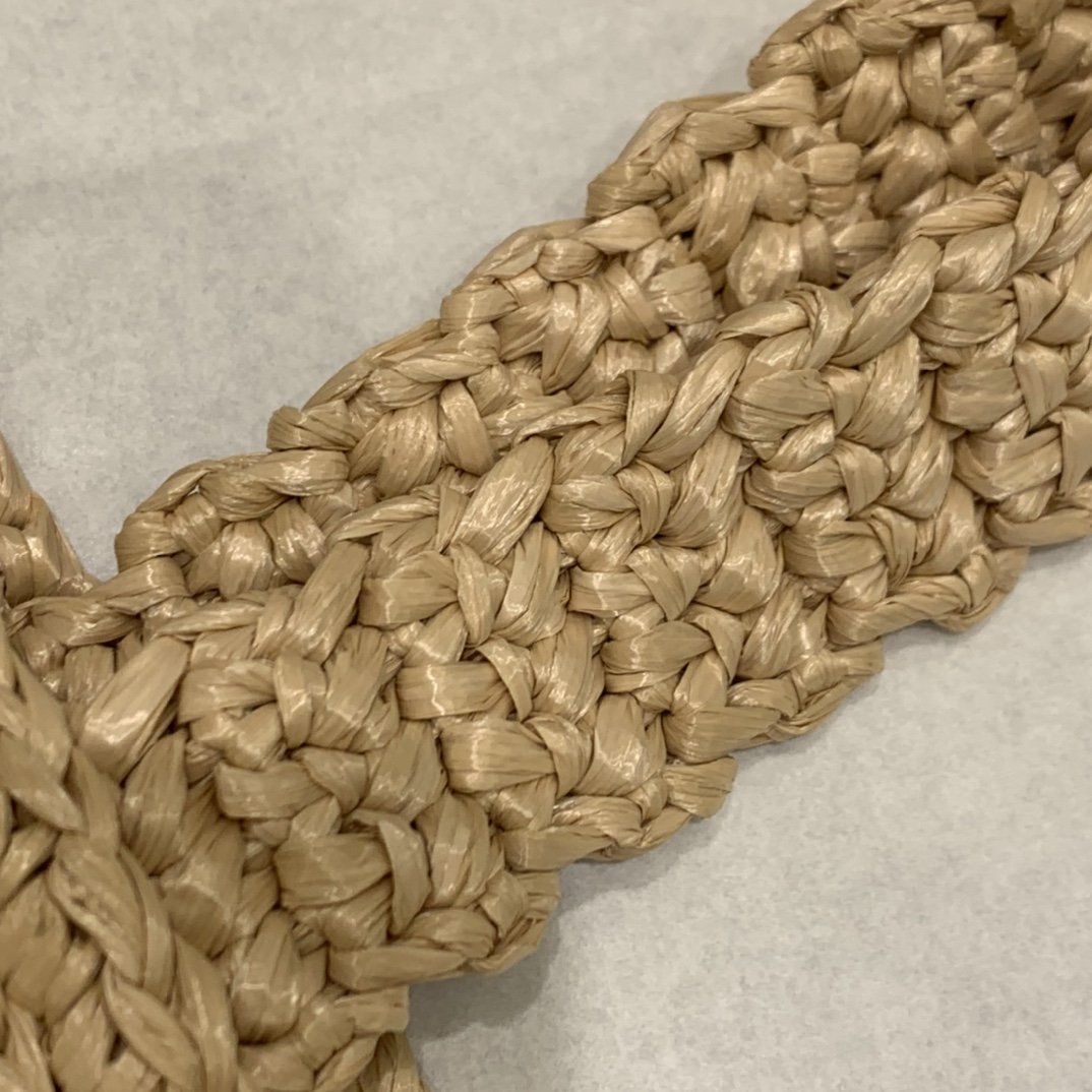 Natural raffia tote bag