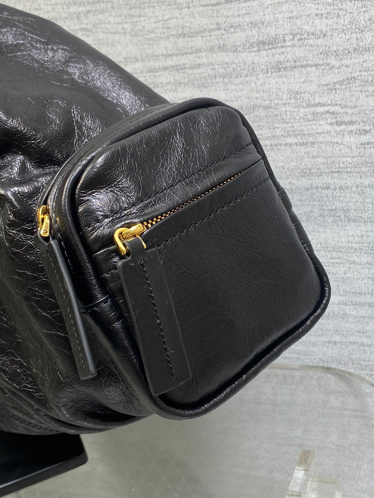 Black Medium Grand Tour Multipocket Bag