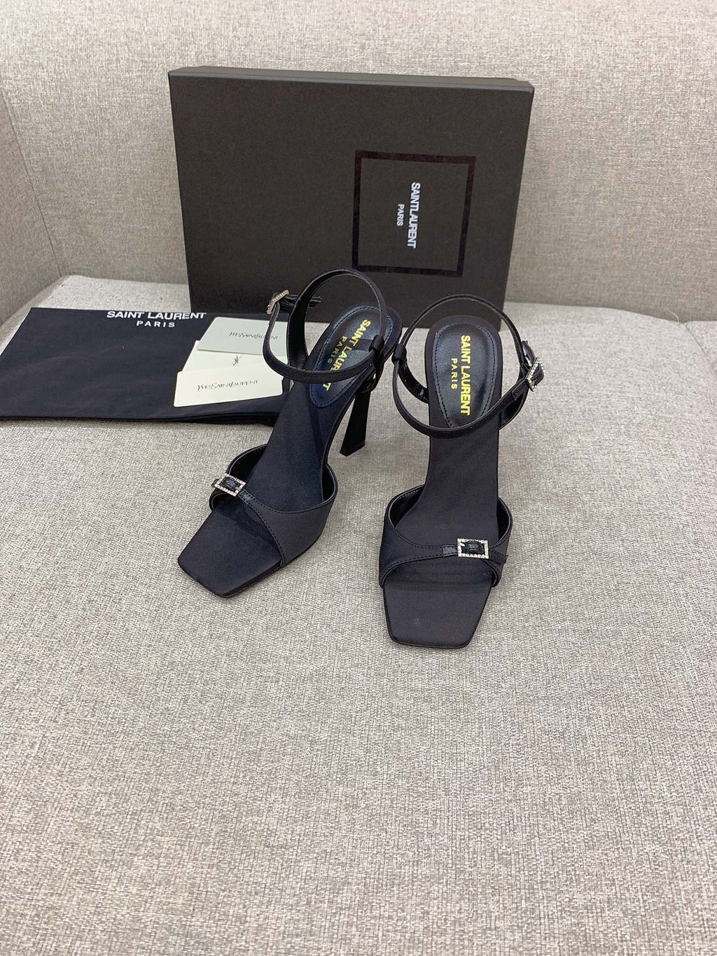 Black Venue 105 Sandals