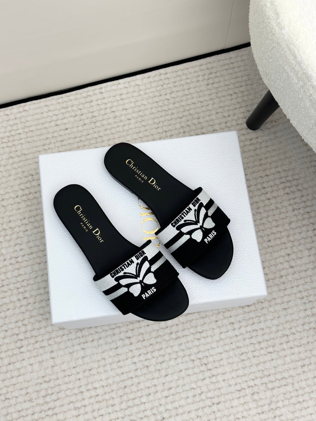 Black & White Dway Slide