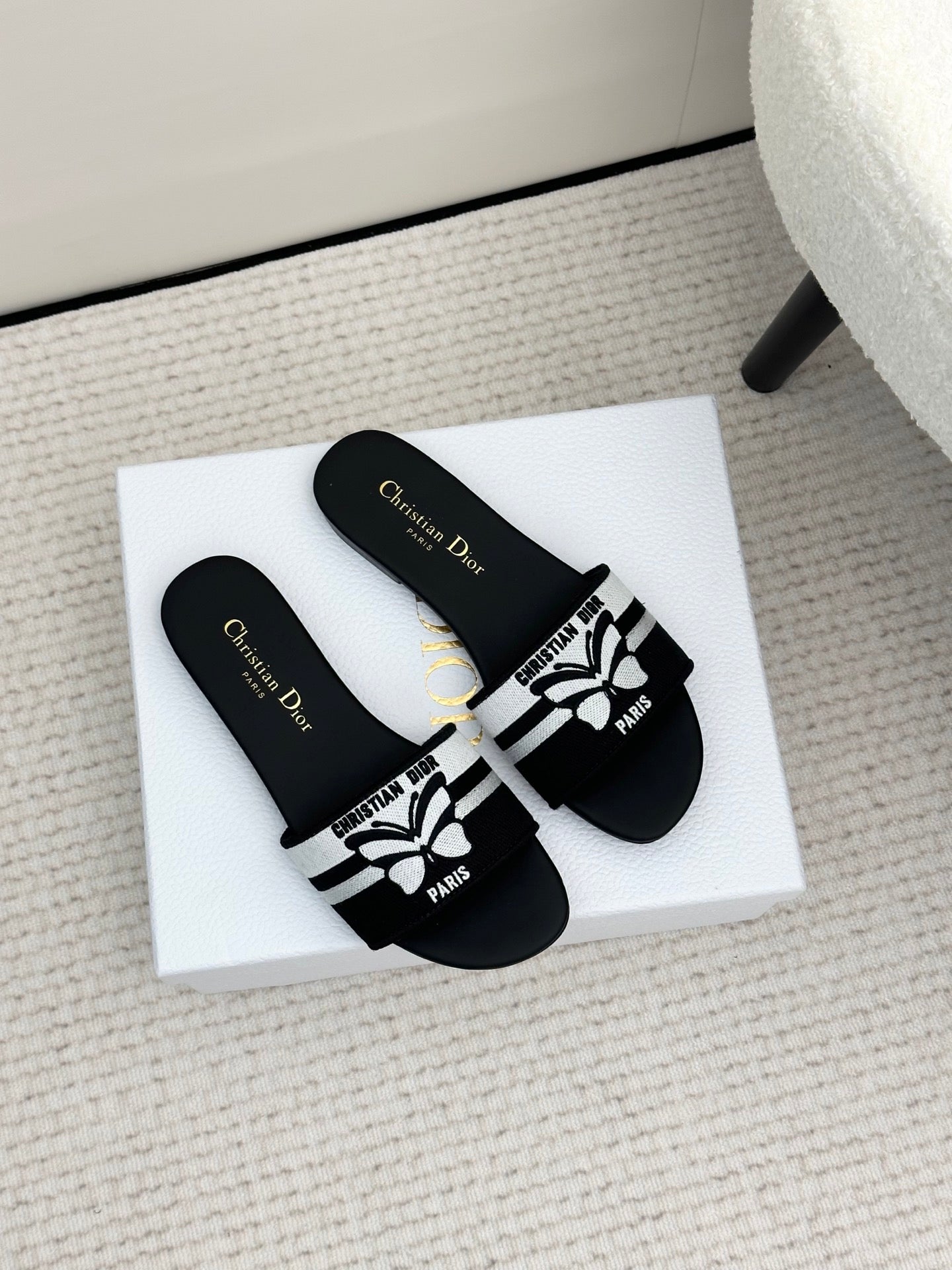 Black & White Dway Slide