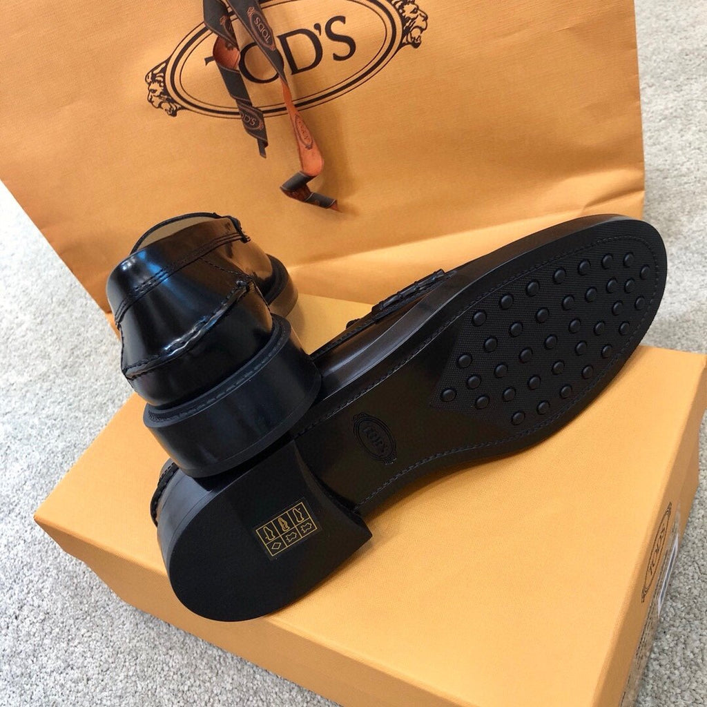 Black T loafers in leather