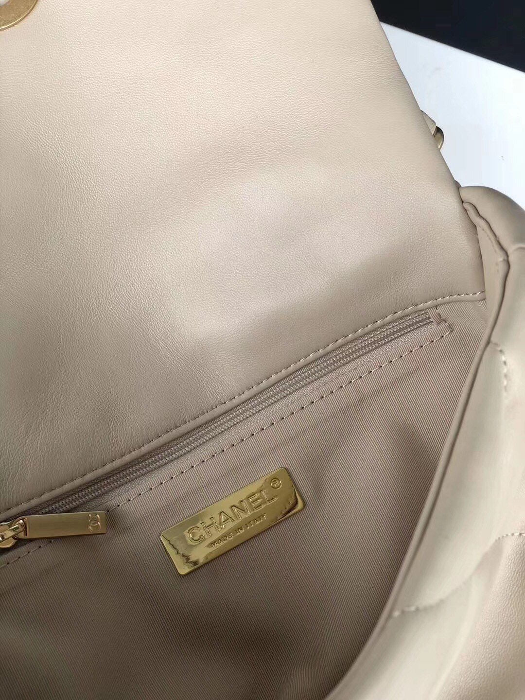 Medium beige 19 flap bag