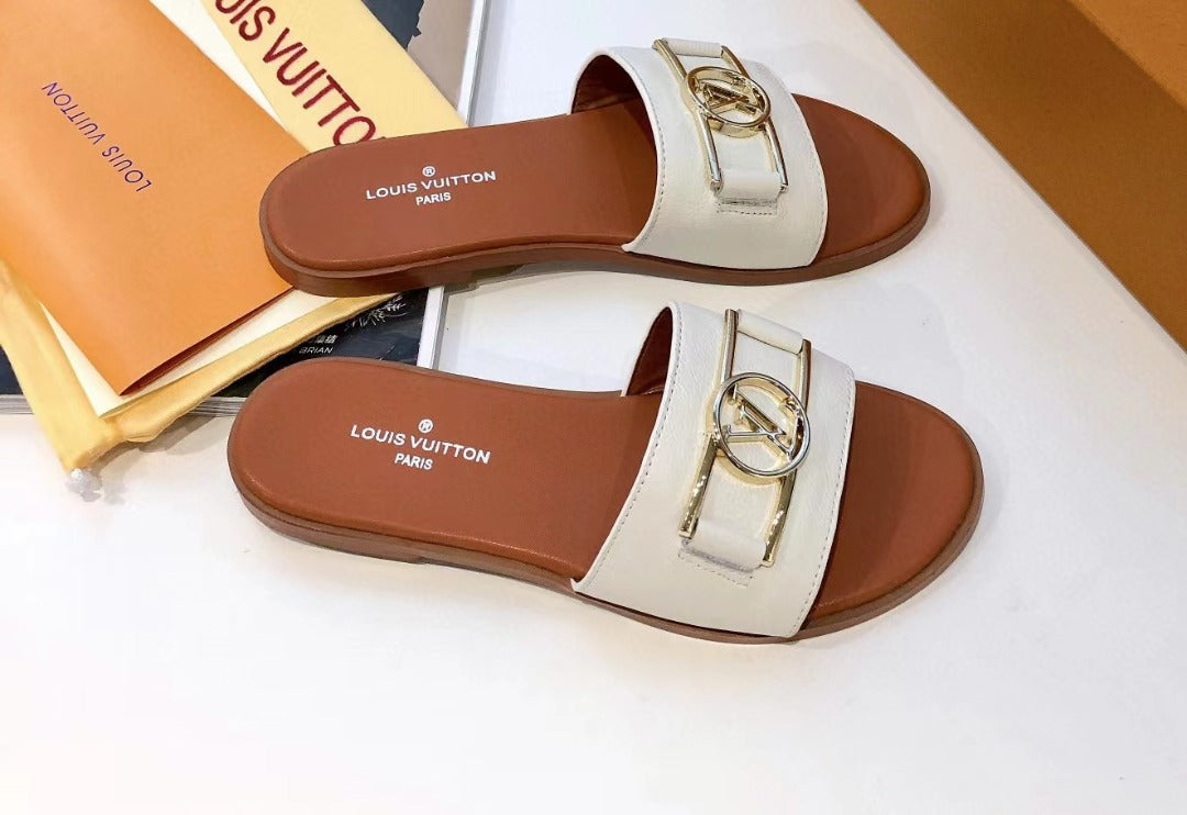 White LI flat mule