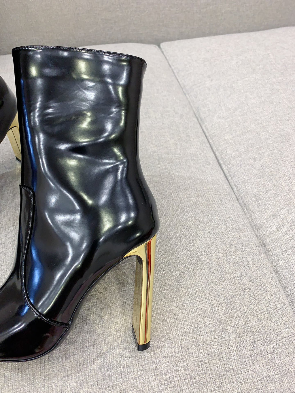 Black YA Ankle Boots In Glazed Leather