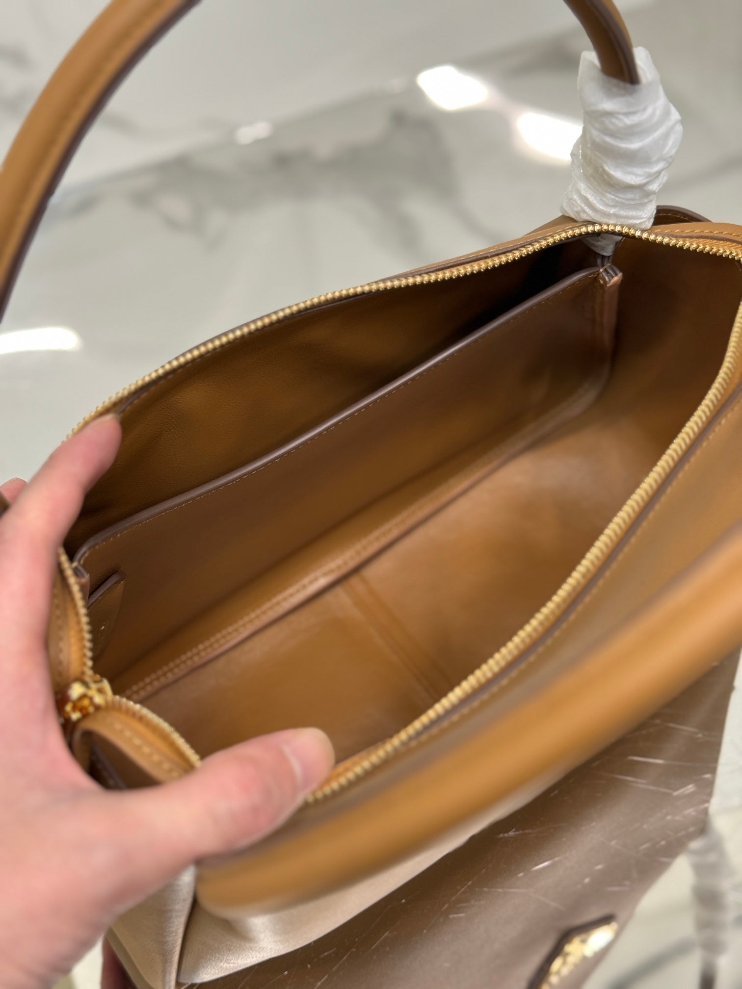 Caramel P Medium Leather Handbag