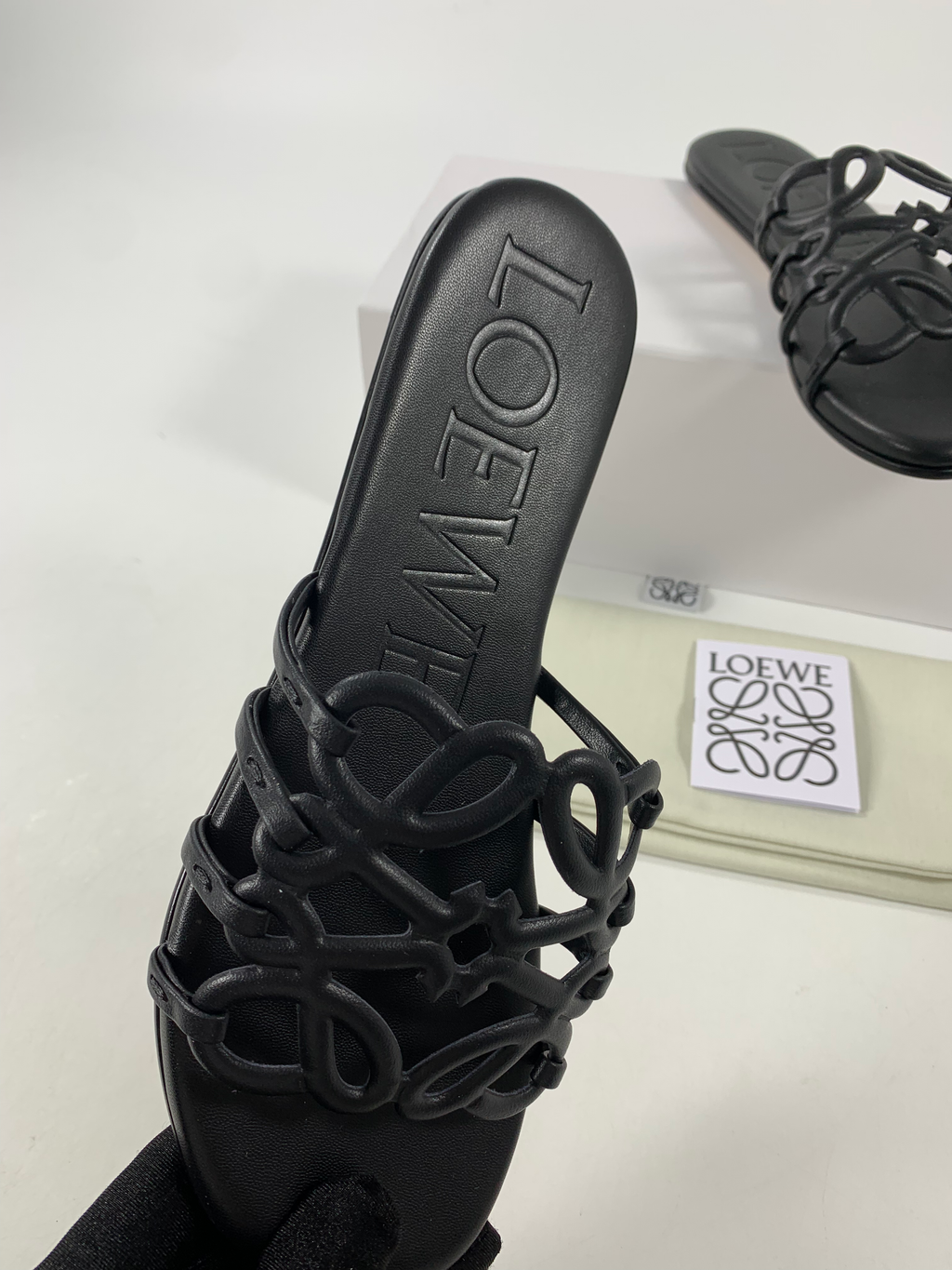 Black Petal Anagram Slide