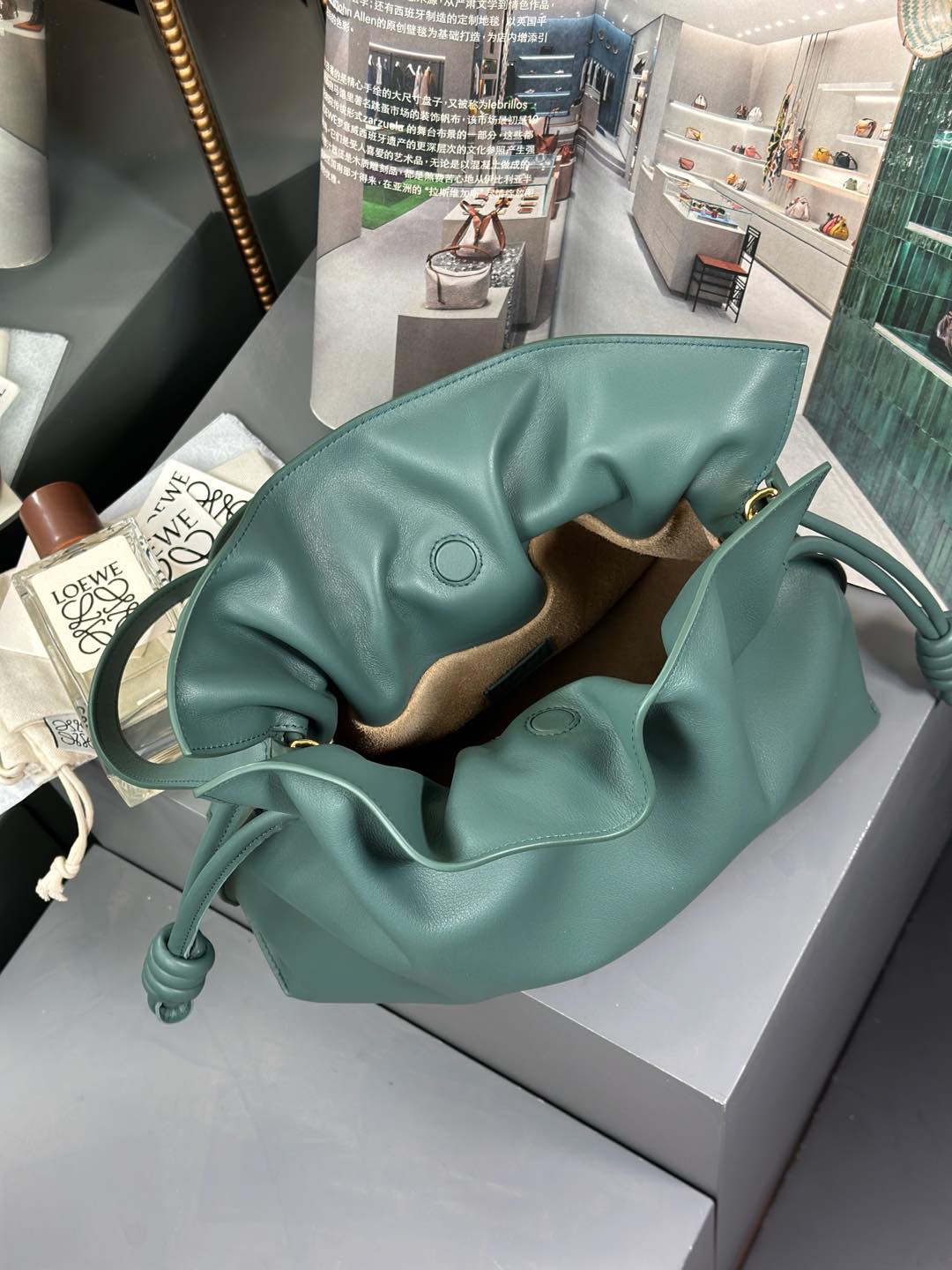 Vetiver Medium Flamenco Clutch