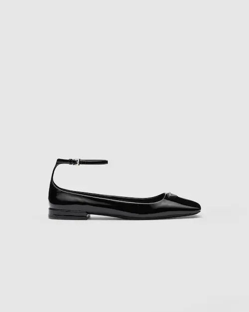 Black patent leather ballerinas