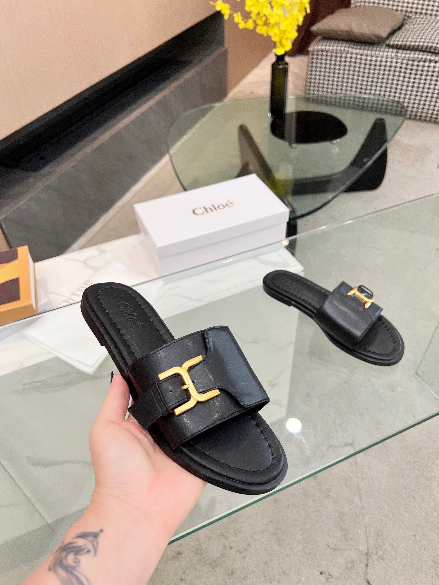 Black CM Slide