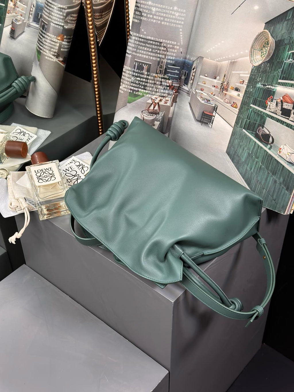 Vetiver Medium Flamenco Clutch