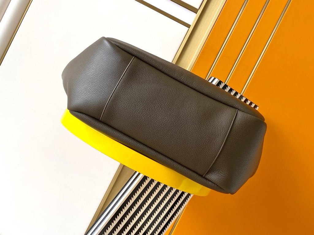 Light Musk Le 5 à 7 Bea In Grained Leather