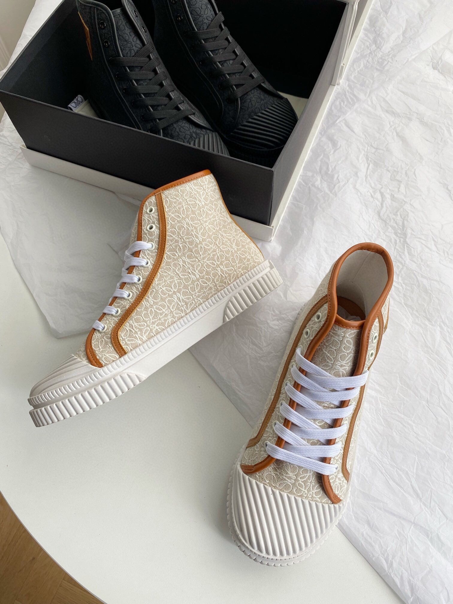 Natural/White LA high top sneaker in canvas