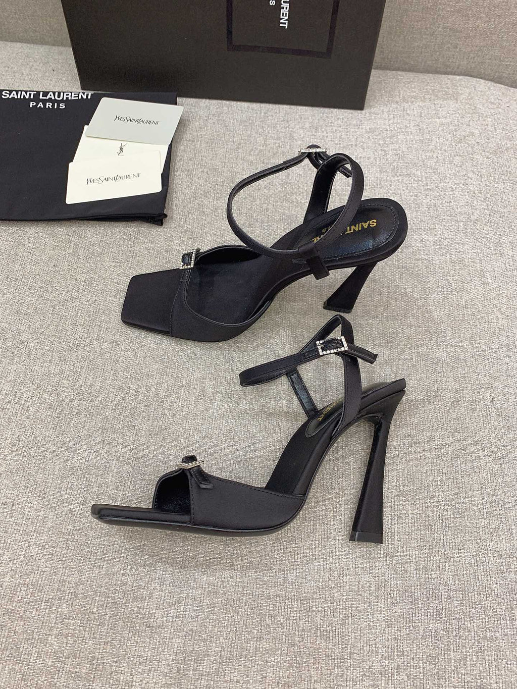 Black Venue 105 Sandals