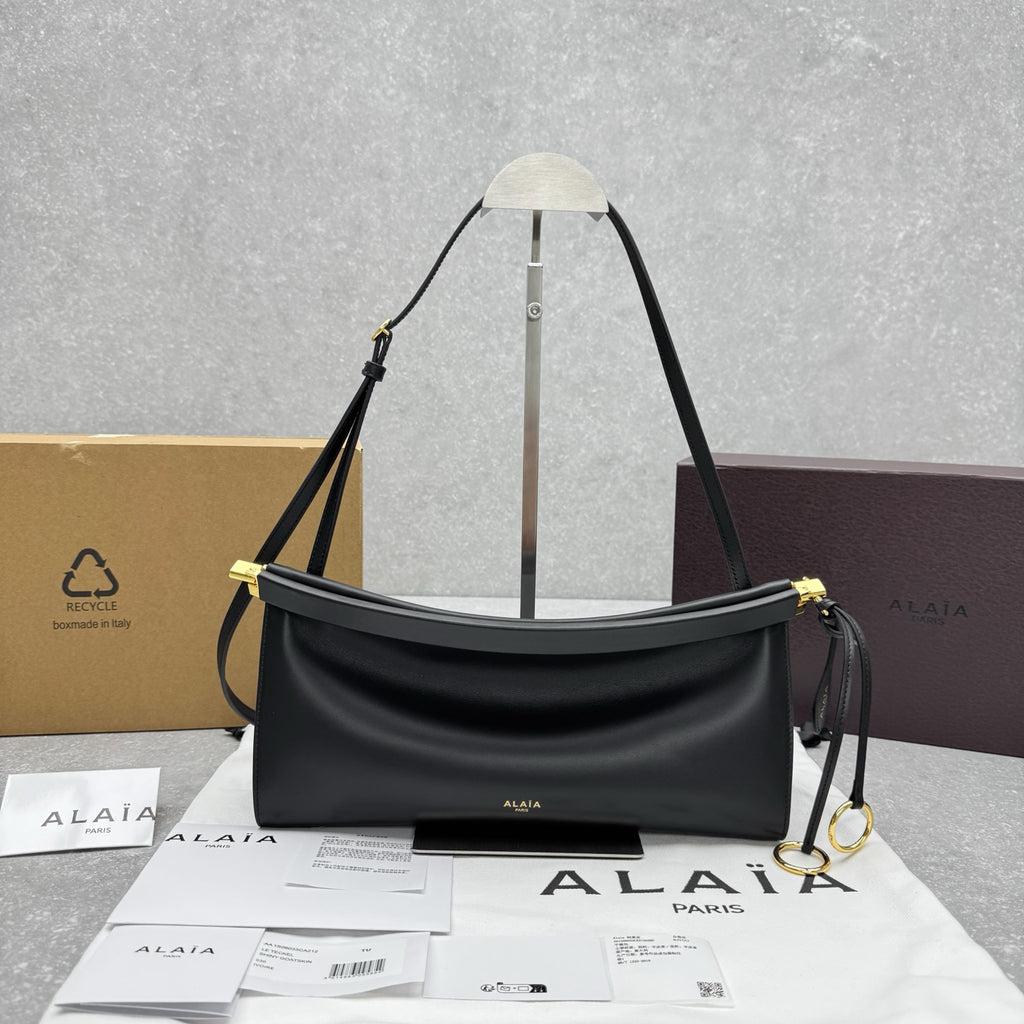 Black Le Click East West Medium Bag