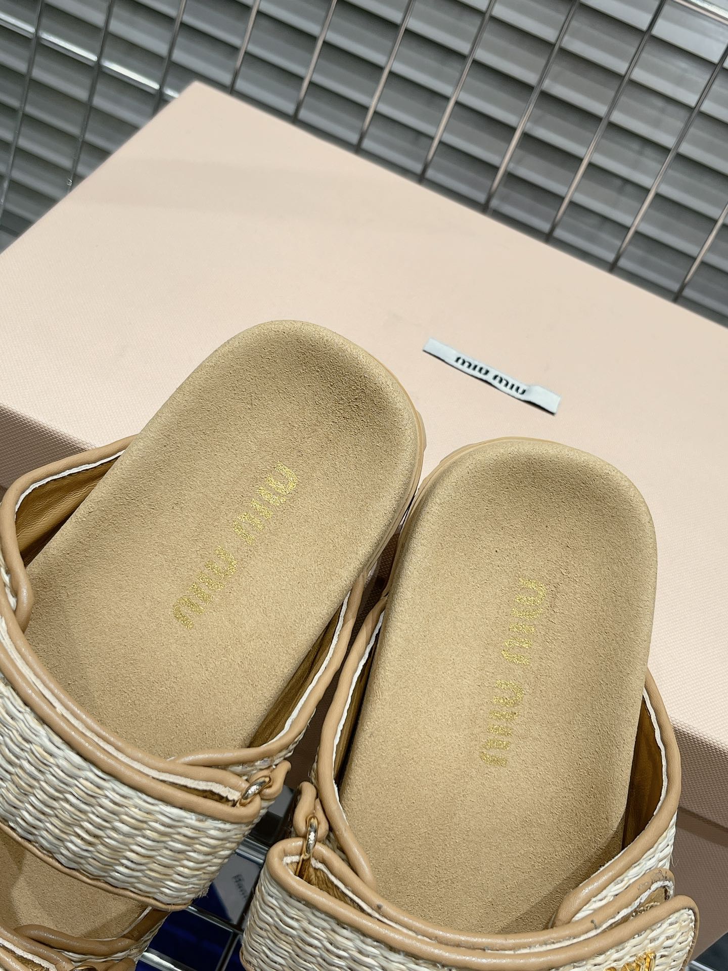 Natural Raffia-Effect Slides
