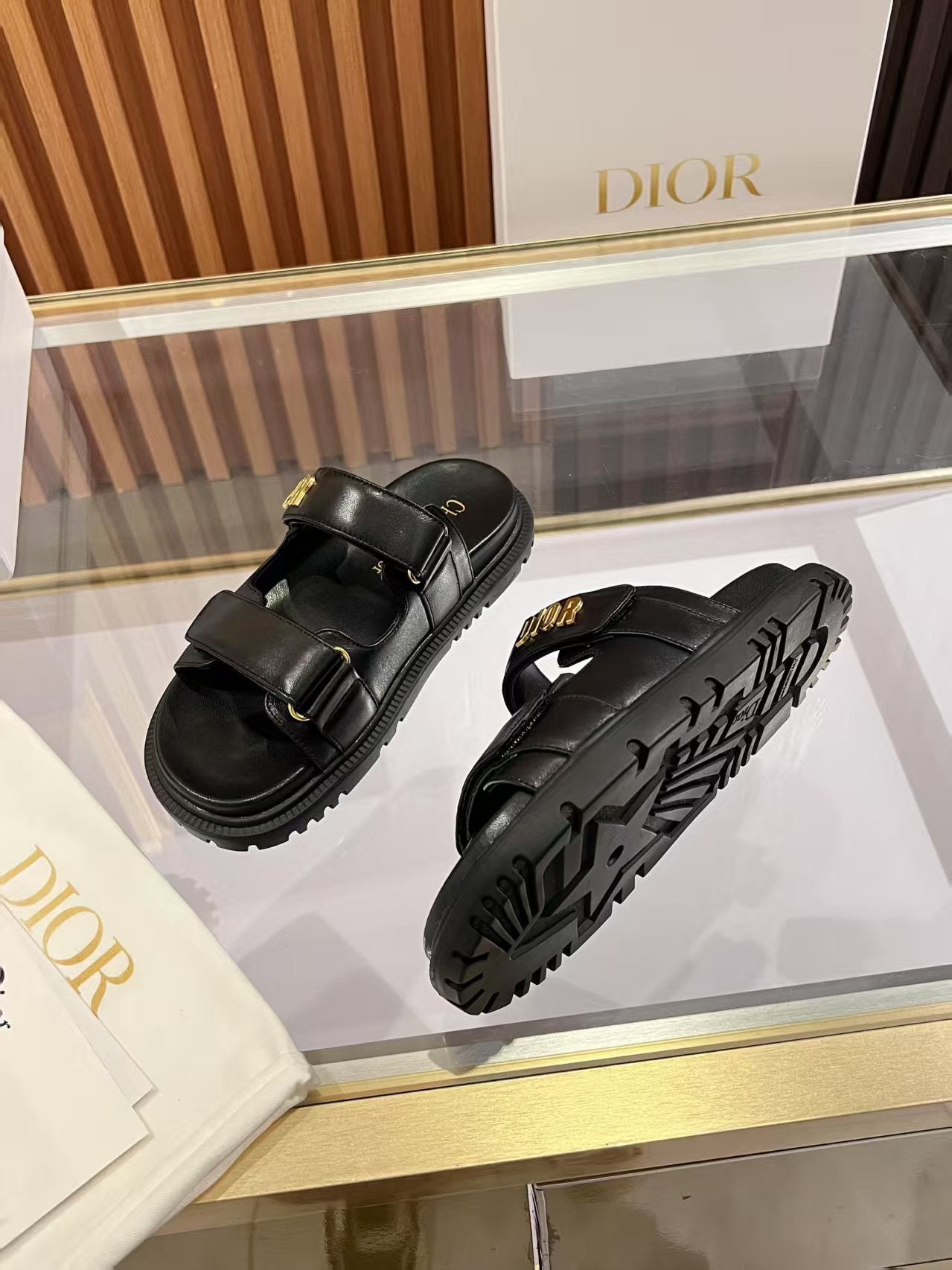 Black Dioract Slide