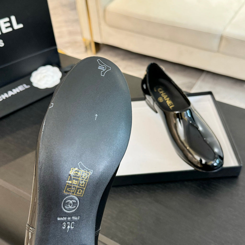 Black Moccasins In Patent Leather