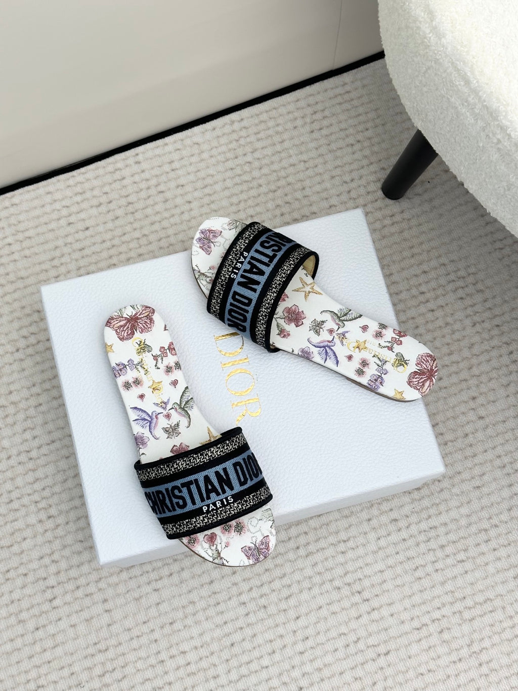 White Multicolor Dioramour Dway Slide