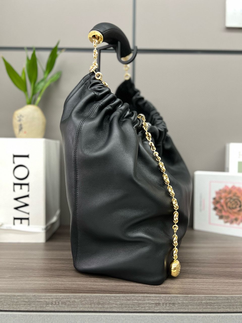 Black Medium Squeeze Bag