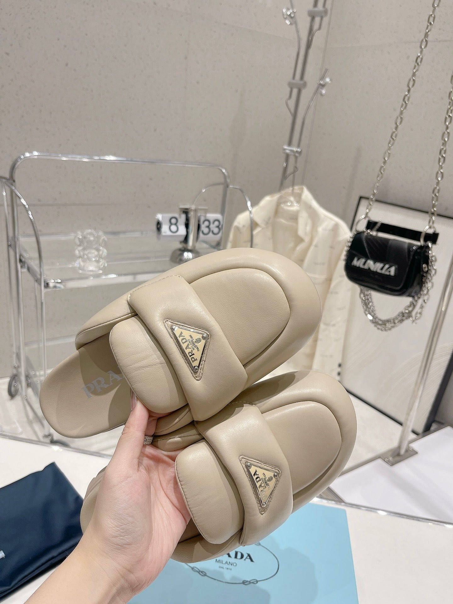 Desert beige P soft padded leather sabots