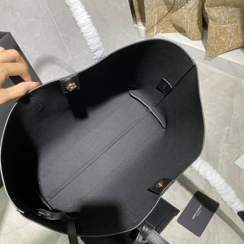 Black E/W shopping bag