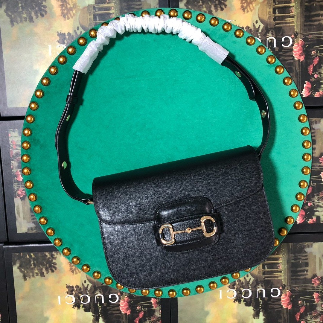 Black GH detailed textured-leather shoulder bag