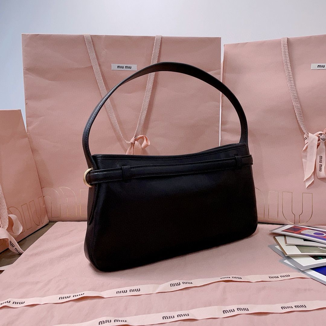 Black Aventure Leather Bag