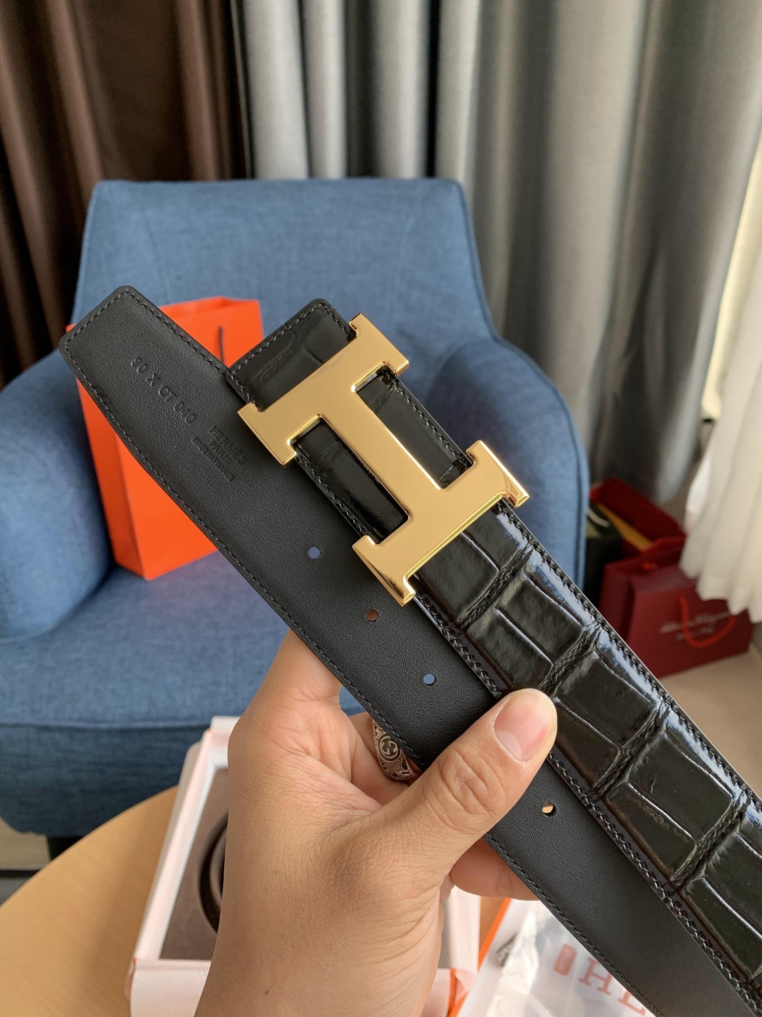 Noir H gold belt buckle & leather strap