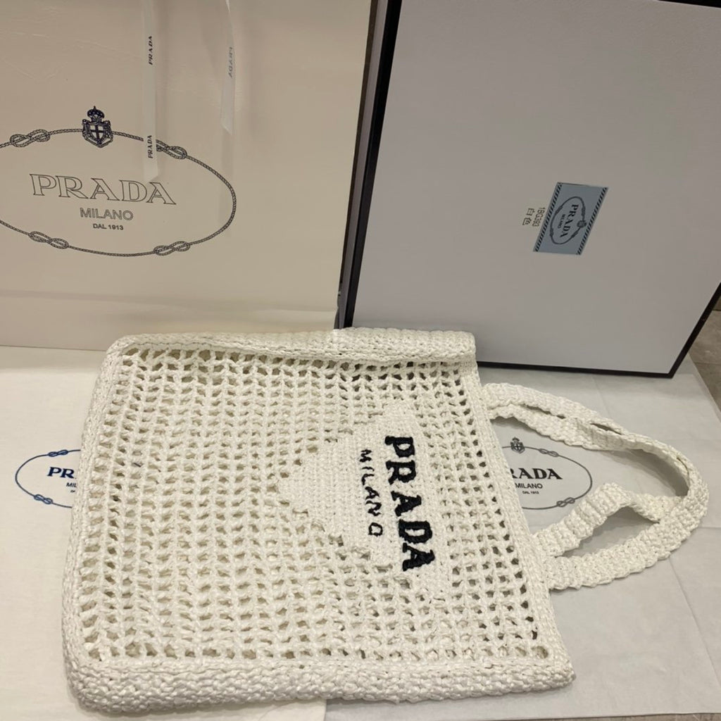 White raffia tote bag
