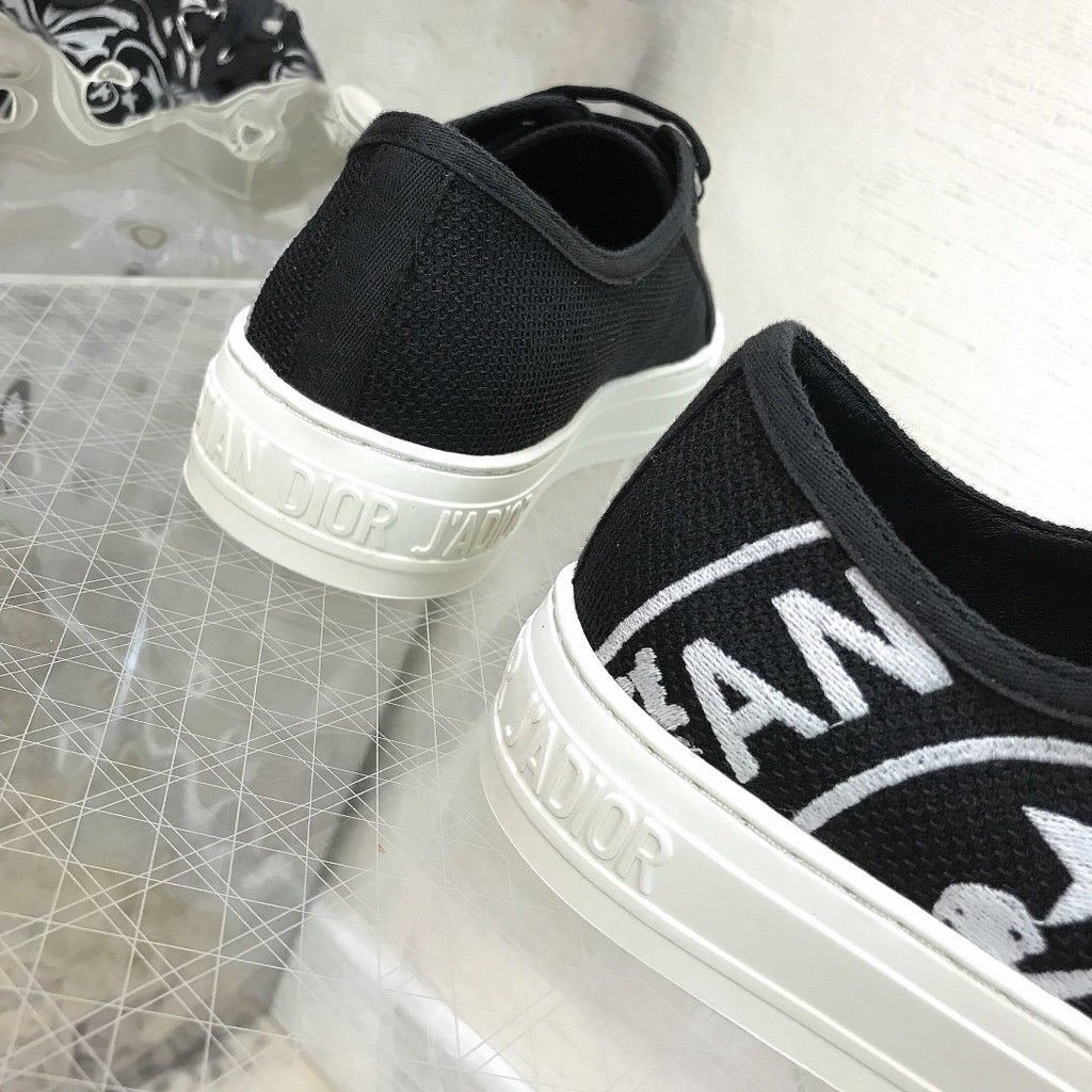 Black canvas WD sneaker