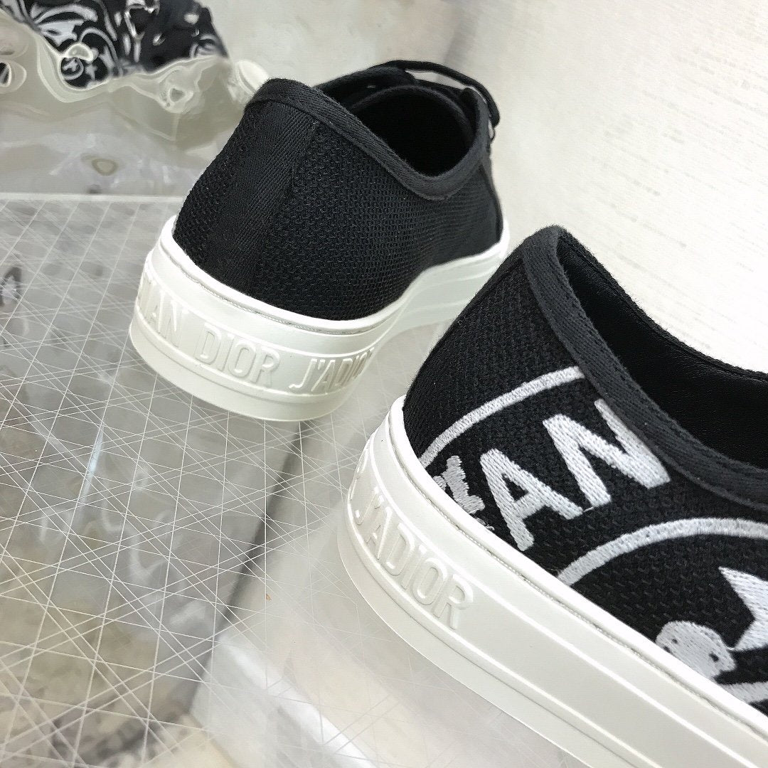 Black canvas WD sneaker