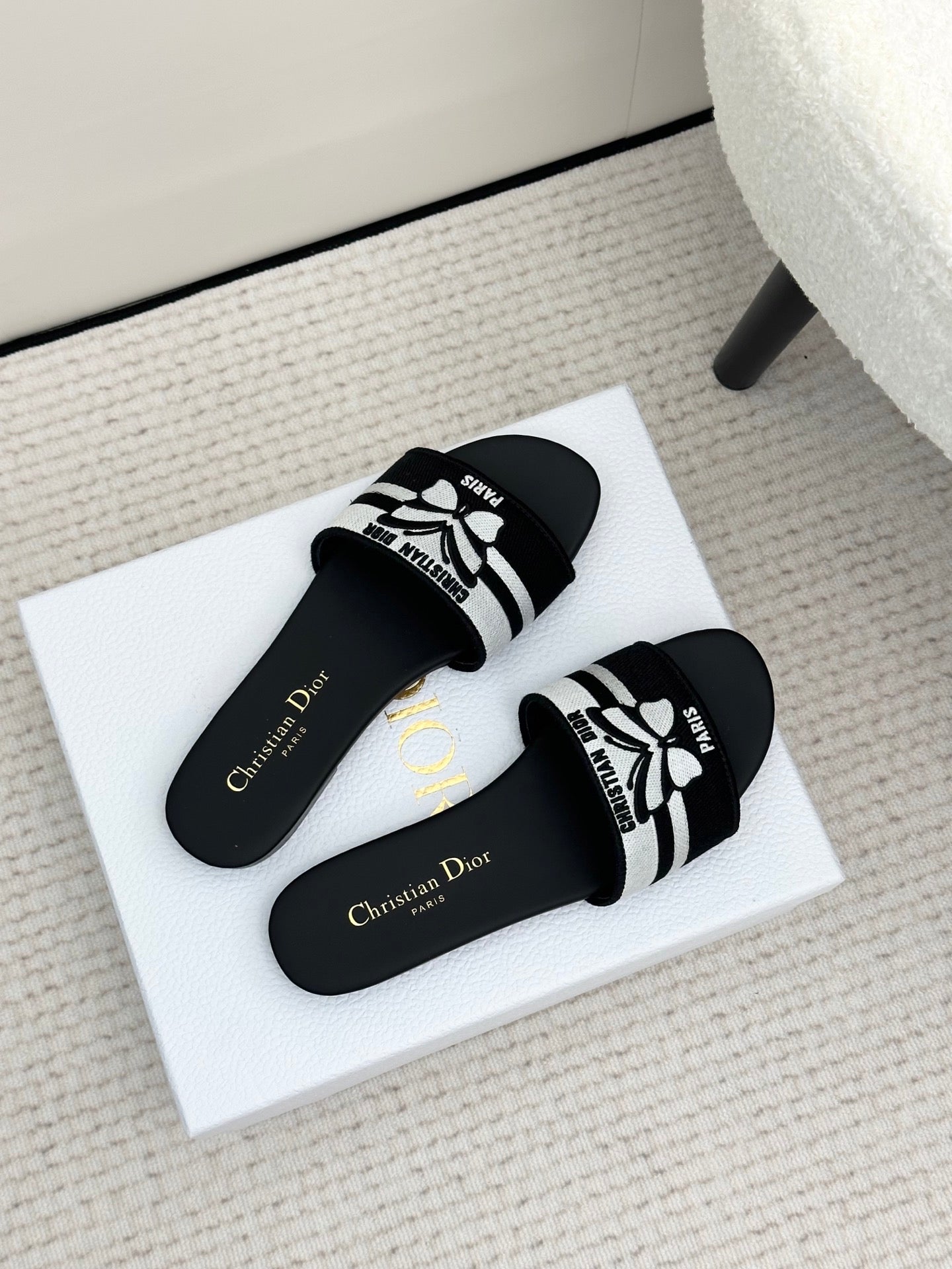 Black & White Dway Slide